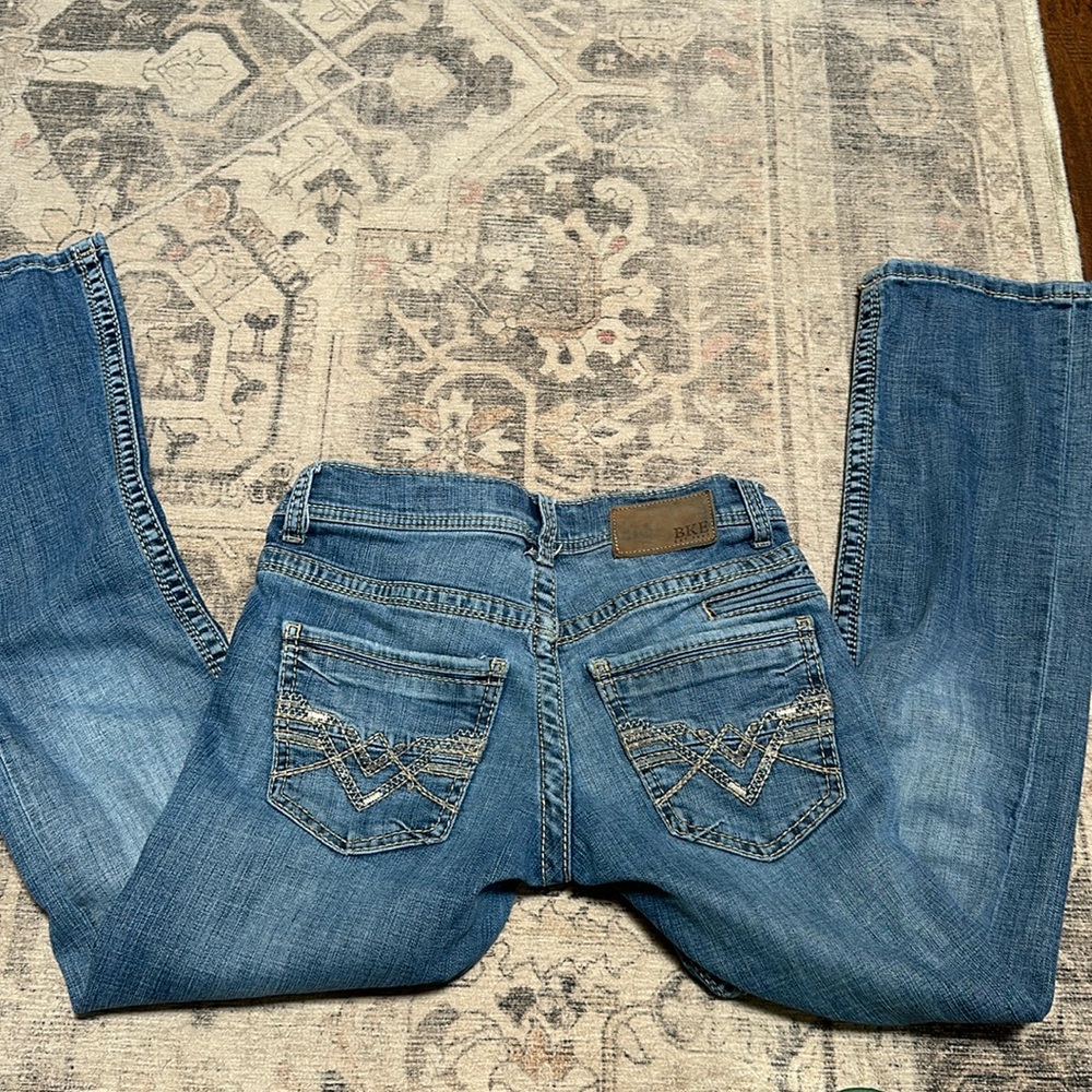 27x30 Aiden Revere w/ cell pocket. No stains. Like new. Original price paid $74.